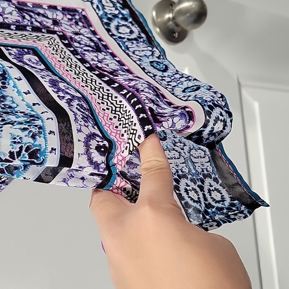 Express Abstract Ikat Print Open Blouse - Picture 12 of 12